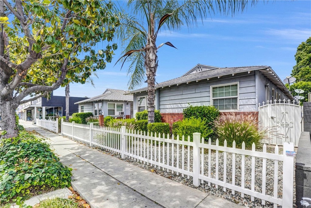 14821 Burbank