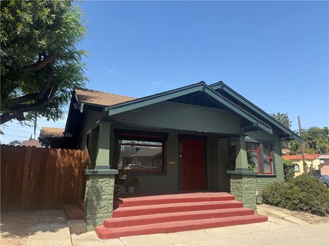 Photo of 733 Walnut Ave, Long Beach, CA 90813 (MLS # PW26085464)