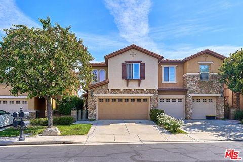 Photo of 26644 Via Bellazza, Valencia, CA 91381 (MLS # 26671343)