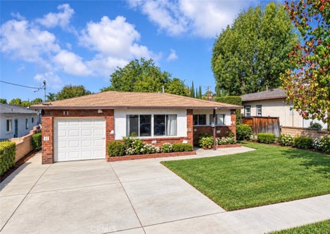 Photo of 415 N Eucla Avenue, San Dimas, CA 91773 (MLS # CV26222452)