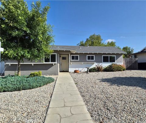 Photo of 3554 Royal AVE, Simi Valley, CA 93063 (MLS # SW26107220)
