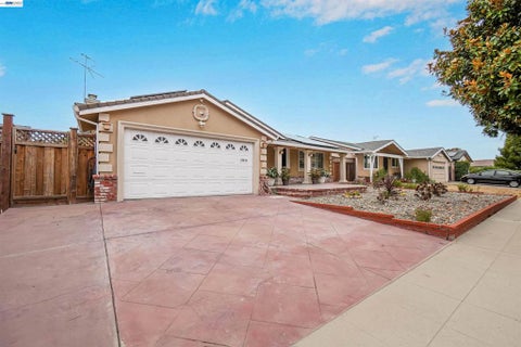 Photo of 25859 Belhaven St ST, Hayward, CA 94545 (MLS # 41151982)