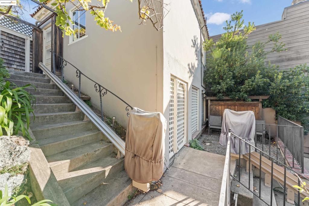 CLAREMONT - Residential