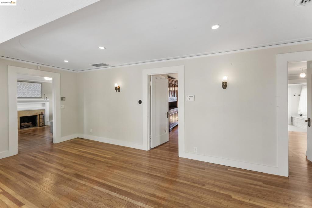 CLAREMONT - Residential