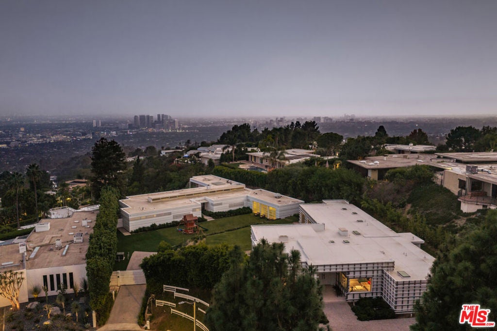 Photo of 555 Vick Place, Beverly Hills, CA 90210 (MLS # 26991329)
