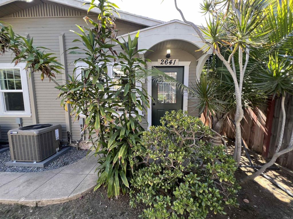 $500 off first month's rent if lease start date is on or before OCT 15th. Charming 1-bedroom bungalow-style unit in a private 4-plex with no one above or below you. At 430 sq. ft., this cozy space features two private entrances, brand-new central A/C and heating, and upgraded triple-pane windows for comfort and efficiency. Utilities: Tenant pays SDGE; landlord covers water, sewer, and trash. On-site community laundry available for convenience. Location is unbeatable just one block from Balboa Park and only minutes from downtown San Diego's dining, shopping, and nightlife.