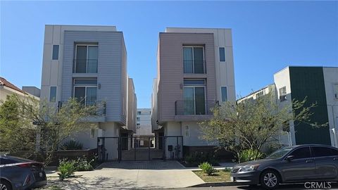 Photo of 319 S Serrano Ave, Los Angeles, CA 90020 (MLS # AR26055103)