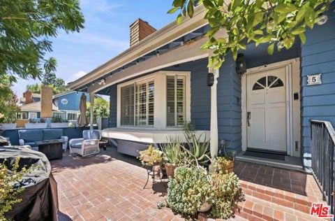 Photo of 18721 Hatteras Street #5, Tarzana, CA 91356 (MLS # 26999513)