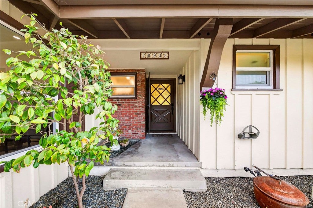 26935 Whitestone
