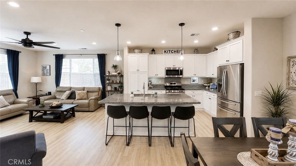 3144 E Mt Rainier