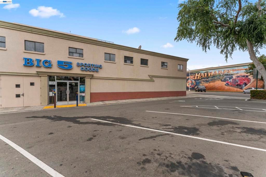 22400 Foothill Blvd