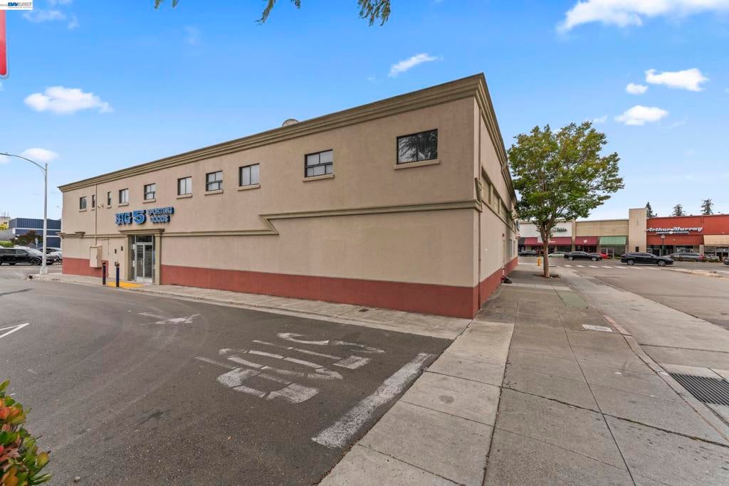 22400 Foothill Blvd