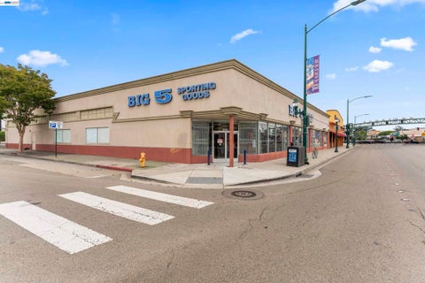 Photo of 22400 Foothill Blvd BLVD, Hayward, CA 94541 (MLS # 41149327)