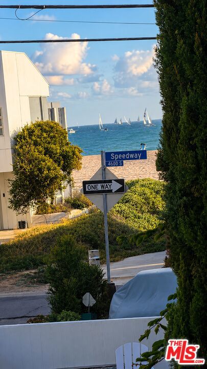 25 PRIVATEER Street