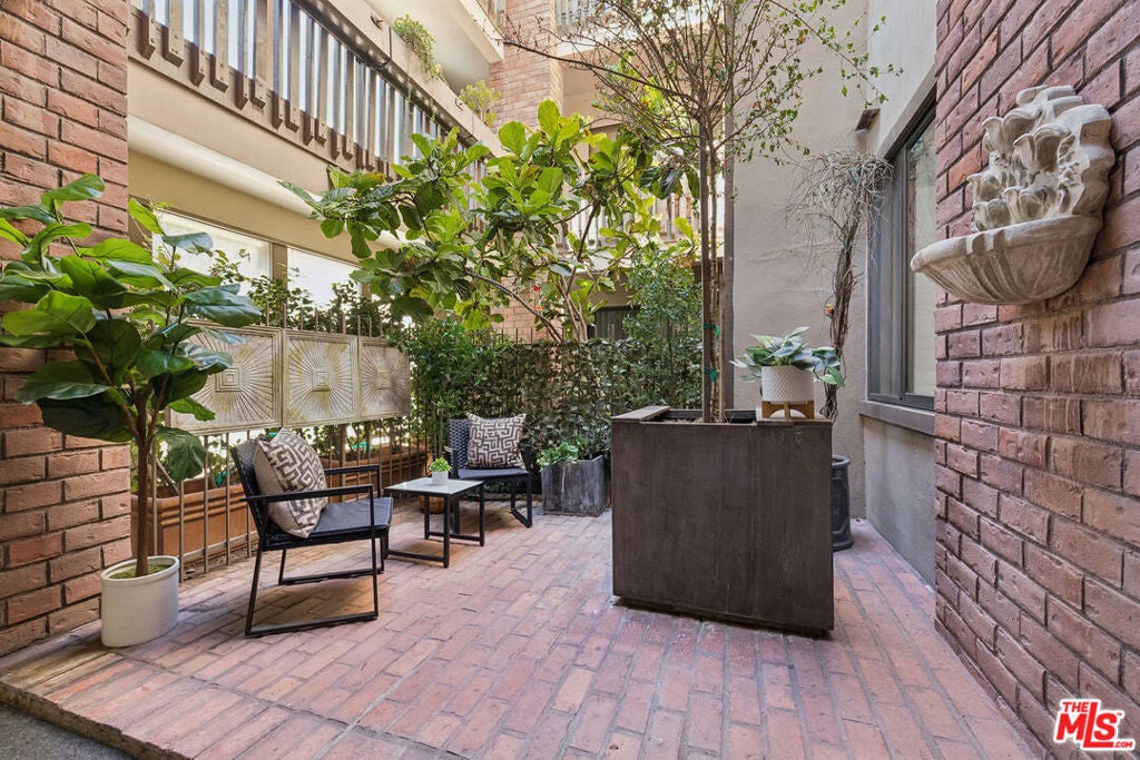 Photo of 141 S Linden Drive #104, Beverly Hills, CA 90212 (MLS # 26985669)
