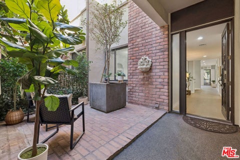 Photo of 141 S Linden Drive #104, Beverly Hills, CA 90212 (MLS # 26985669)