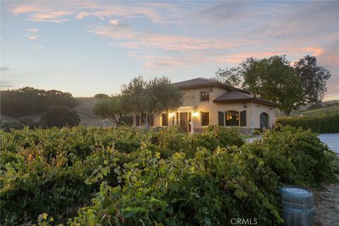 Photo of 3000 Oakdale Rd., Paso Robles, CA 93446 (MLS # SC25255578)