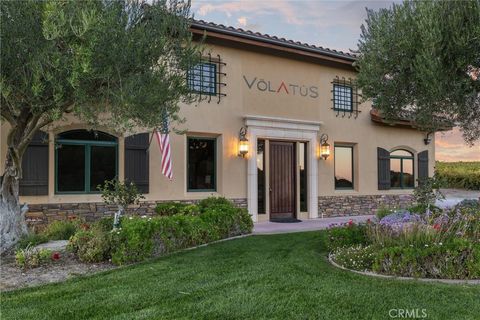 Photo of 3000 Oakdale Rd., Paso Robles, CA 93446 (MLS # SC25255578)