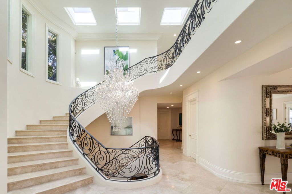 Photo of 1350 Benedict Canyon Drive, Beverly Hills, CA 90210 (MLS # 26634947)