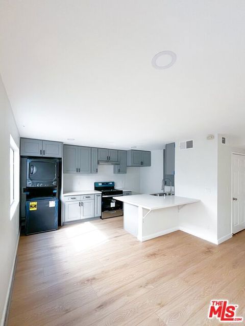 Photo of 22423 Del Valle Street #106, Woodland Hills, CA 91364 (MLS # 26652739)