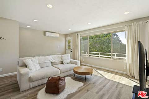 Tiny photo for 593 Benson Way, Thousand Oaks, CA 91360 (MLS # 26868689)
