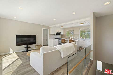 Tiny photo for 593 Benson Way, Thousand Oaks, CA 91360 (MLS # 26868689)