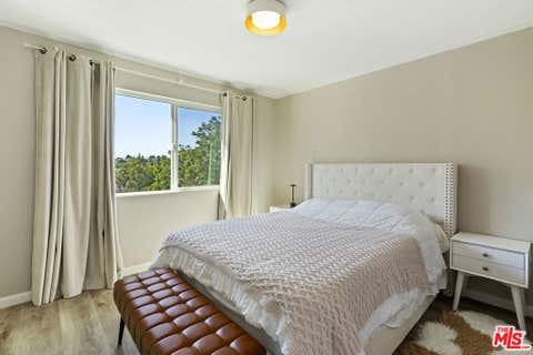 Tiny photo for 593 Benson Way, Thousand Oaks, CA 91360 (MLS # 26868689)