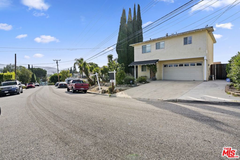 593 Benson Way
