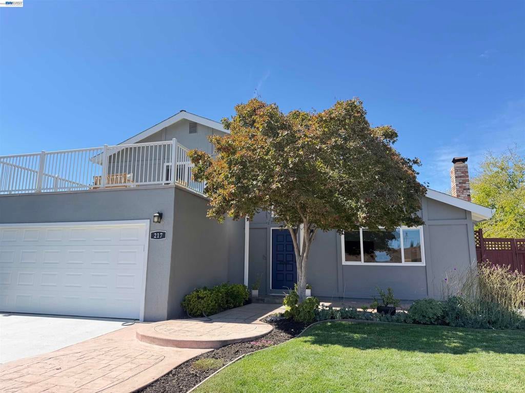 Photo of 217 Elvira St ST, Livermore, CA 94550 (MLS # 41147633)