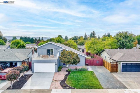 Photo of 217 Elvira St ST, Livermore, CA 94550 (MLS # 41147633)