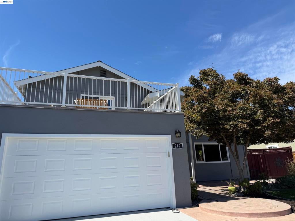 217 Elvira St