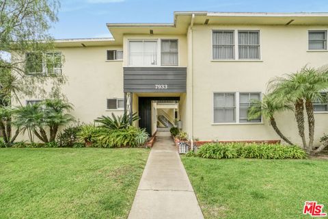 Photo of 7933 Alverstone Avenue, Los Angeles, CA 90045 (MLS # 25621323)