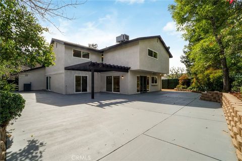 Tiny photo for 27311 Country Glen Rd, Agoura Hills, CA 91301 (MLS # SR26035909)