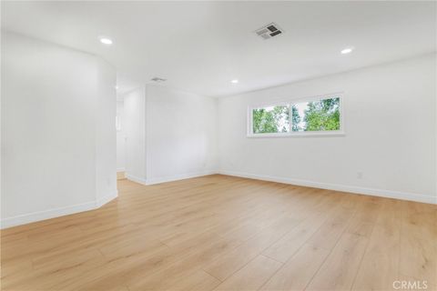 Tiny photo for 27311 Country Glen Rd, Agoura Hills, CA 91301 (MLS # SR26035909)