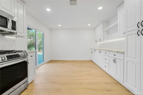 Tiny photo for 27311 Country Glen Rd, Agoura Hills, CA 91301 (MLS # SR26035909)