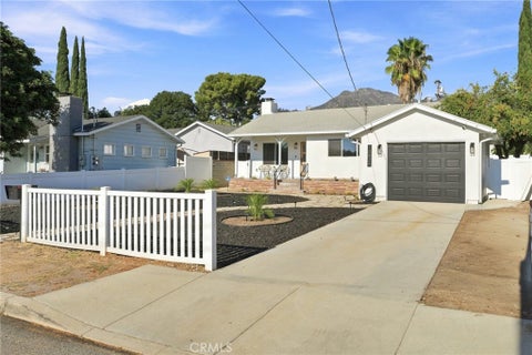 Photo of 10824 Odell Ave, Sunland, CA 91040 (MLS # SR26172473)