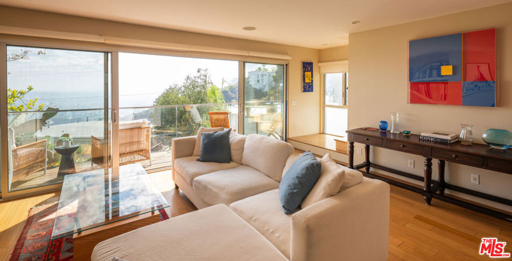 2158 Sunset Plaza Drive