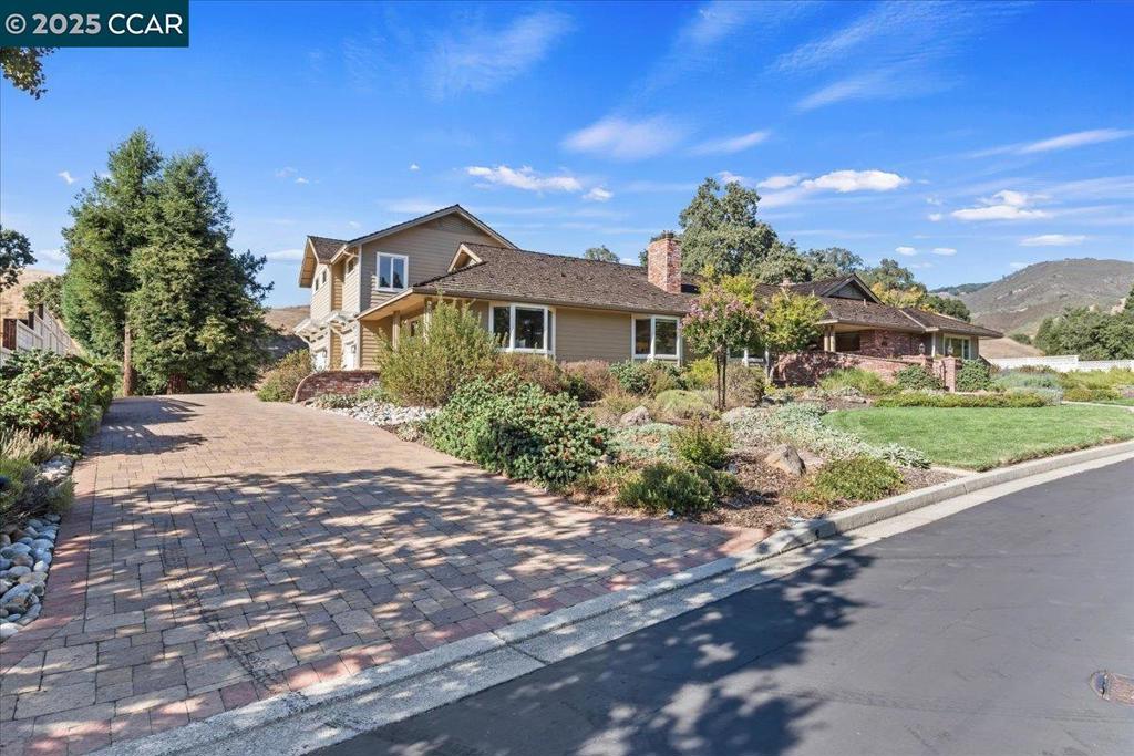 HIDDEN OAKS - Residential