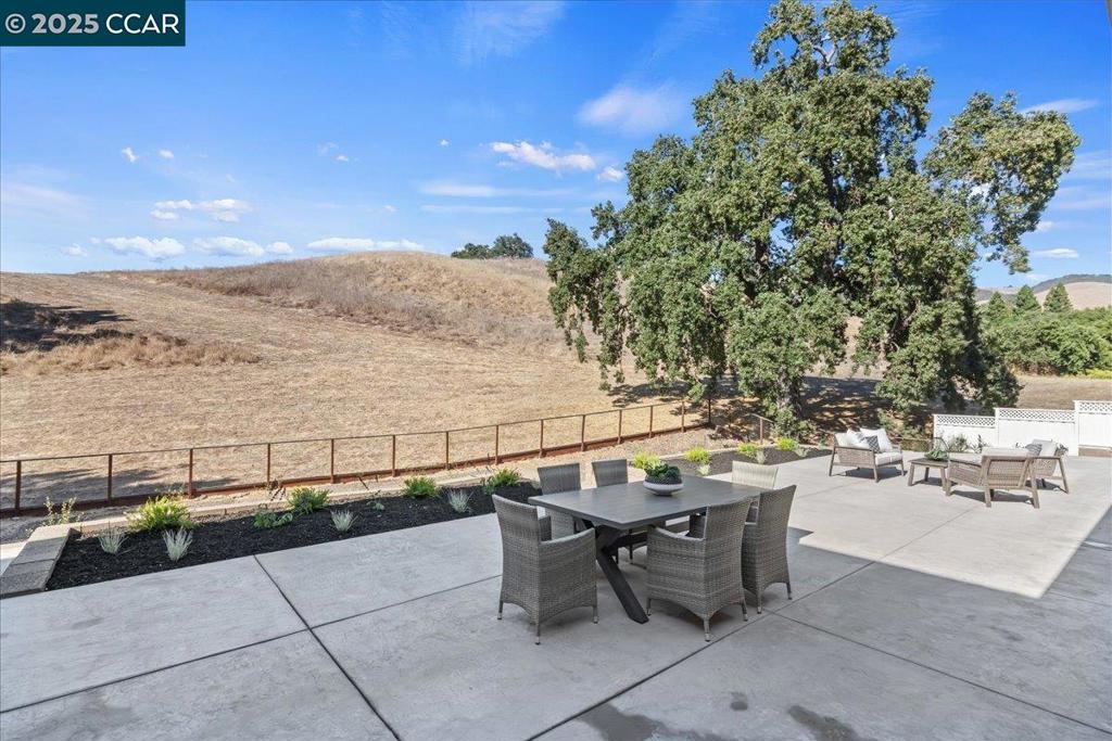 HIDDEN OAKS - Residential