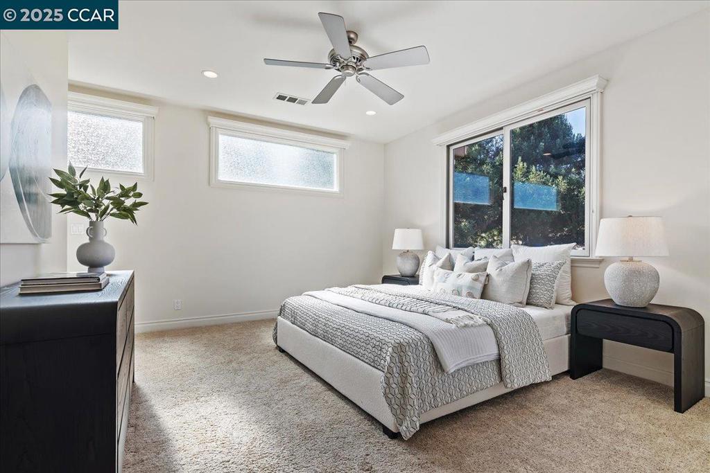 HIDDEN OAKS - Residential