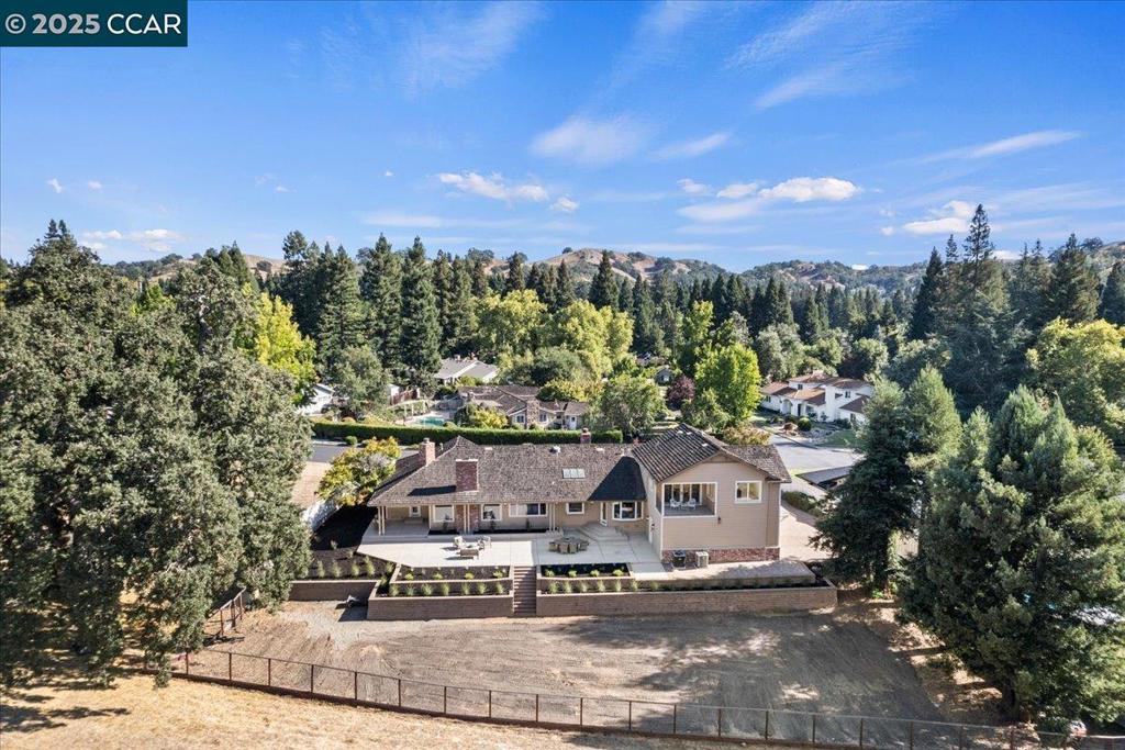 HIDDEN OAKS - Residential
