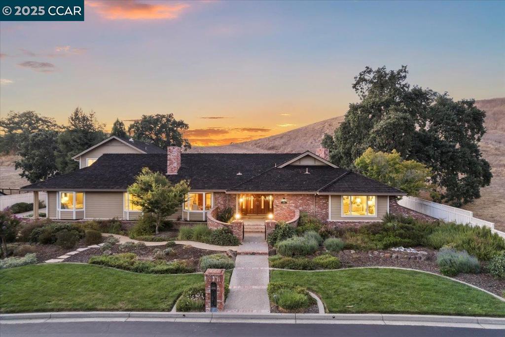HIDDEN OAKS - Residential