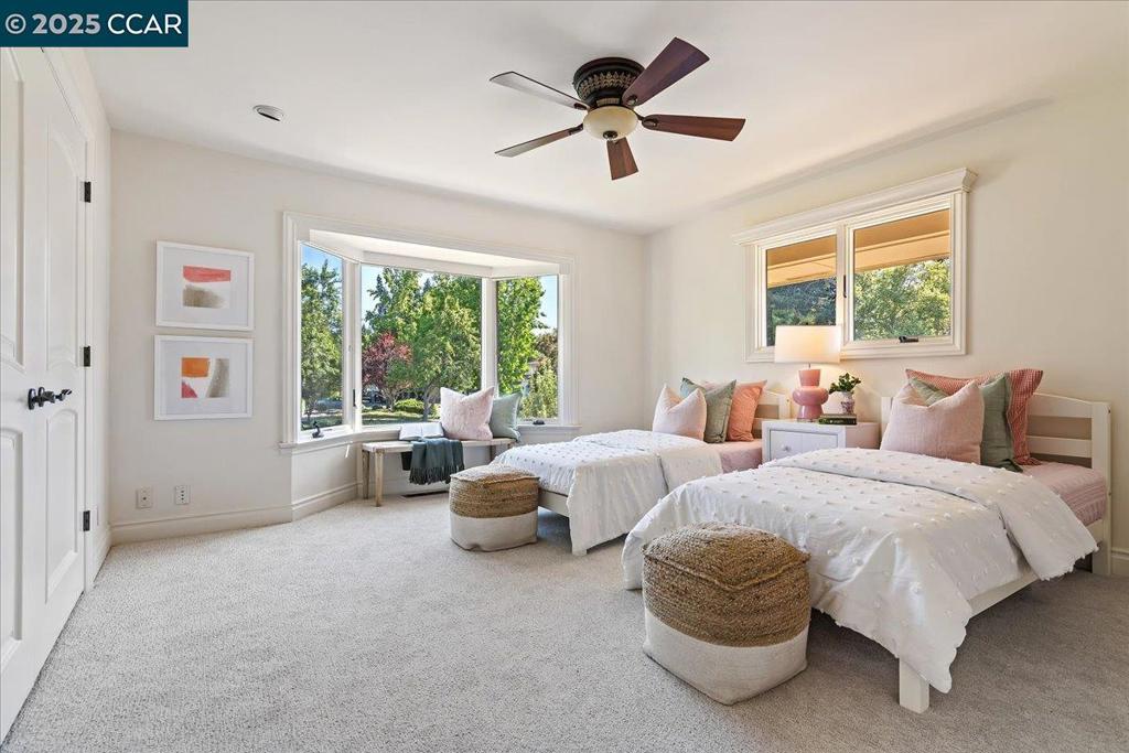 HIDDEN OAKS - Residential