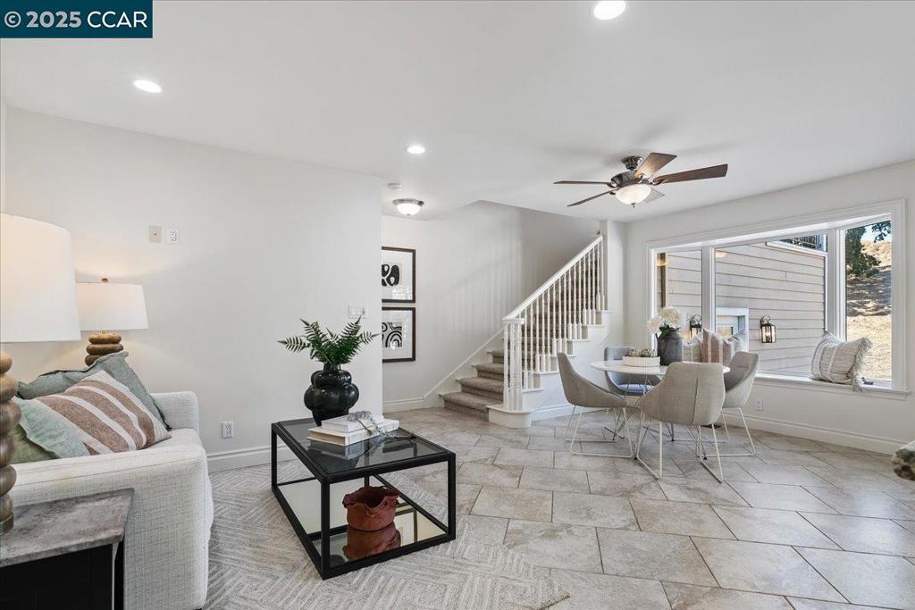 HIDDEN OAKS - Residential
