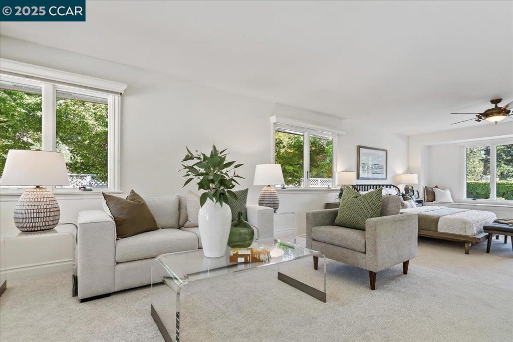 HIDDEN OAKS - Residential