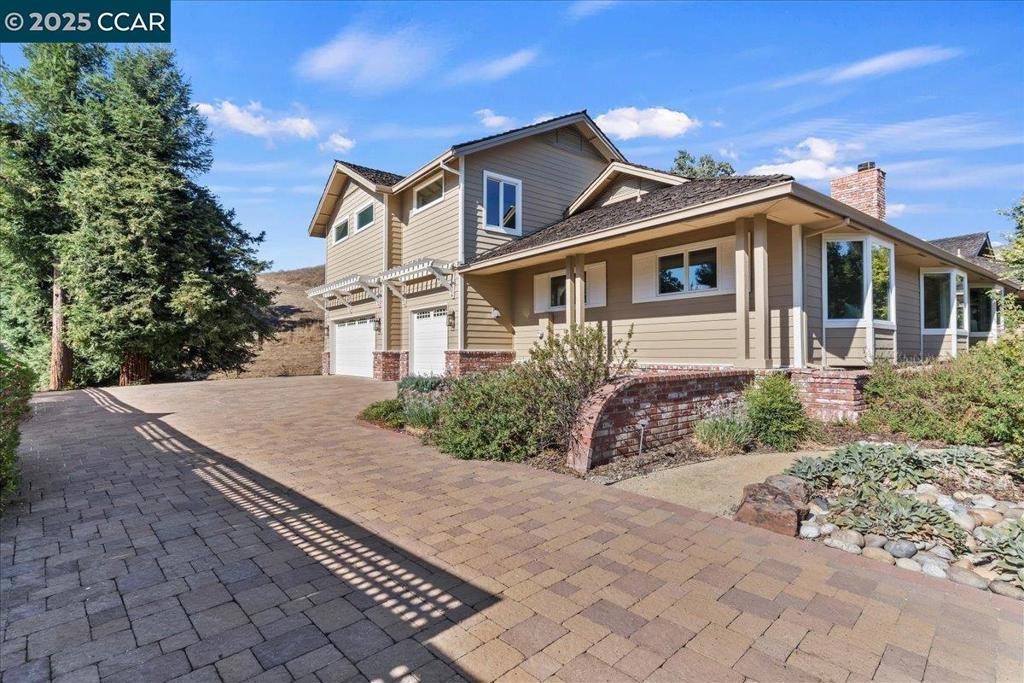 HIDDEN OAKS - Residential