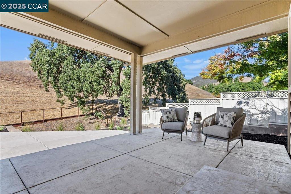 HIDDEN OAKS - Residential