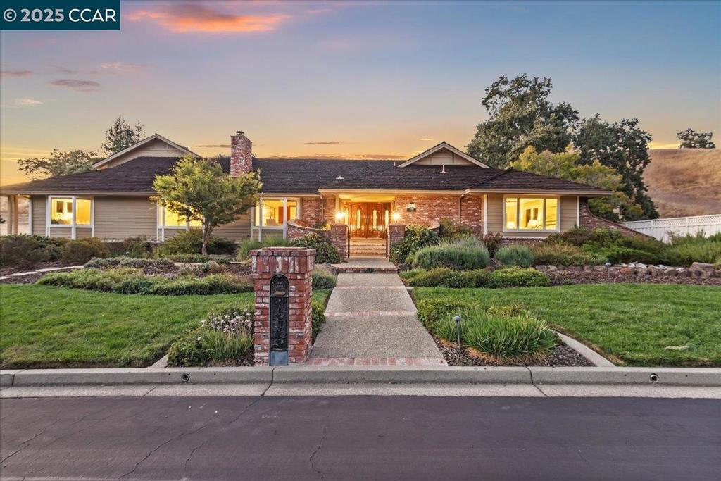 HIDDEN OAKS - Residential