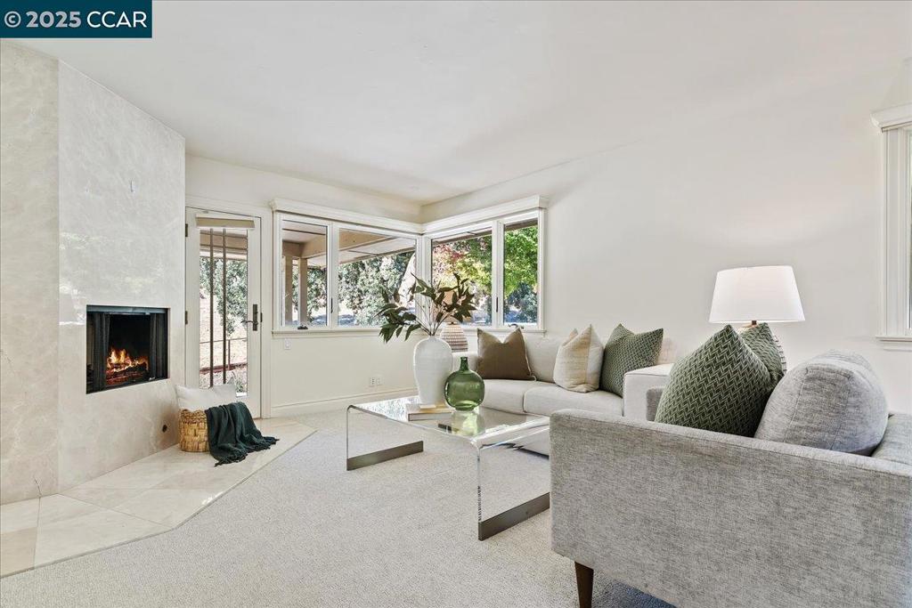 HIDDEN OAKS - Residential