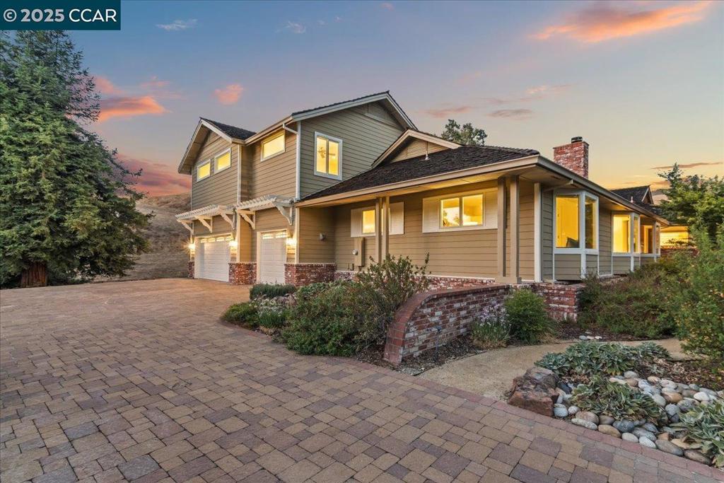 HIDDEN OAKS - Residential